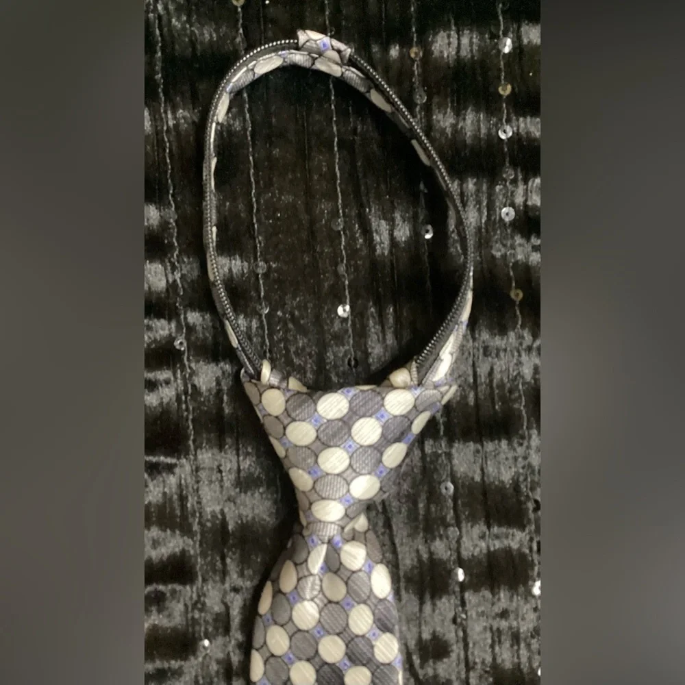 Dockers Kids Tie with Black, Cream, and Blue Circles EUC